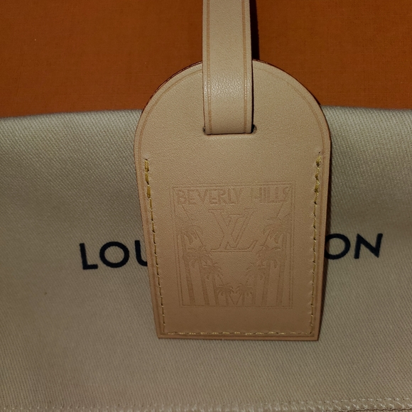 NWT L.V. L.E. LUGGAGE TAG - Picture 3 of 7